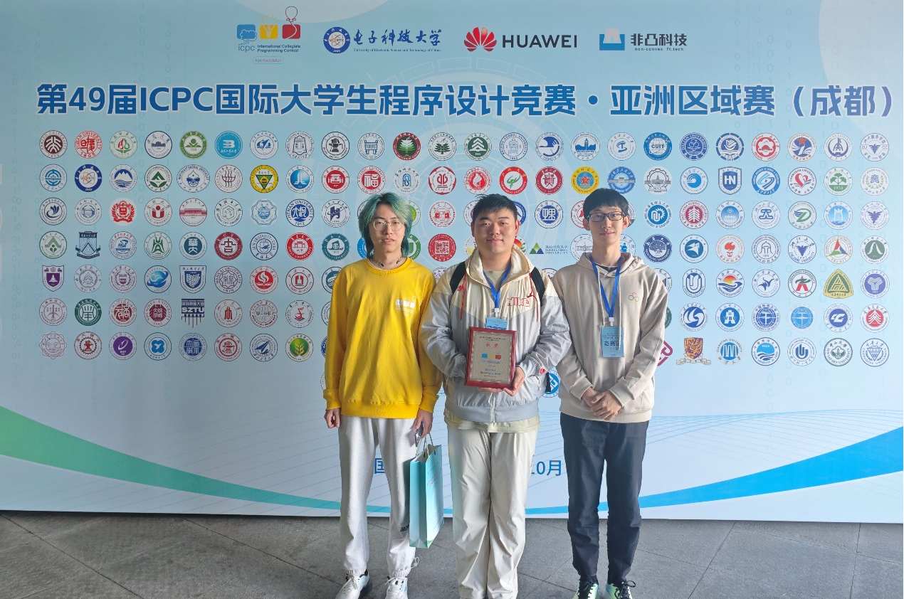 我校学生在CCPC和ICPC两大赛事同时获奖