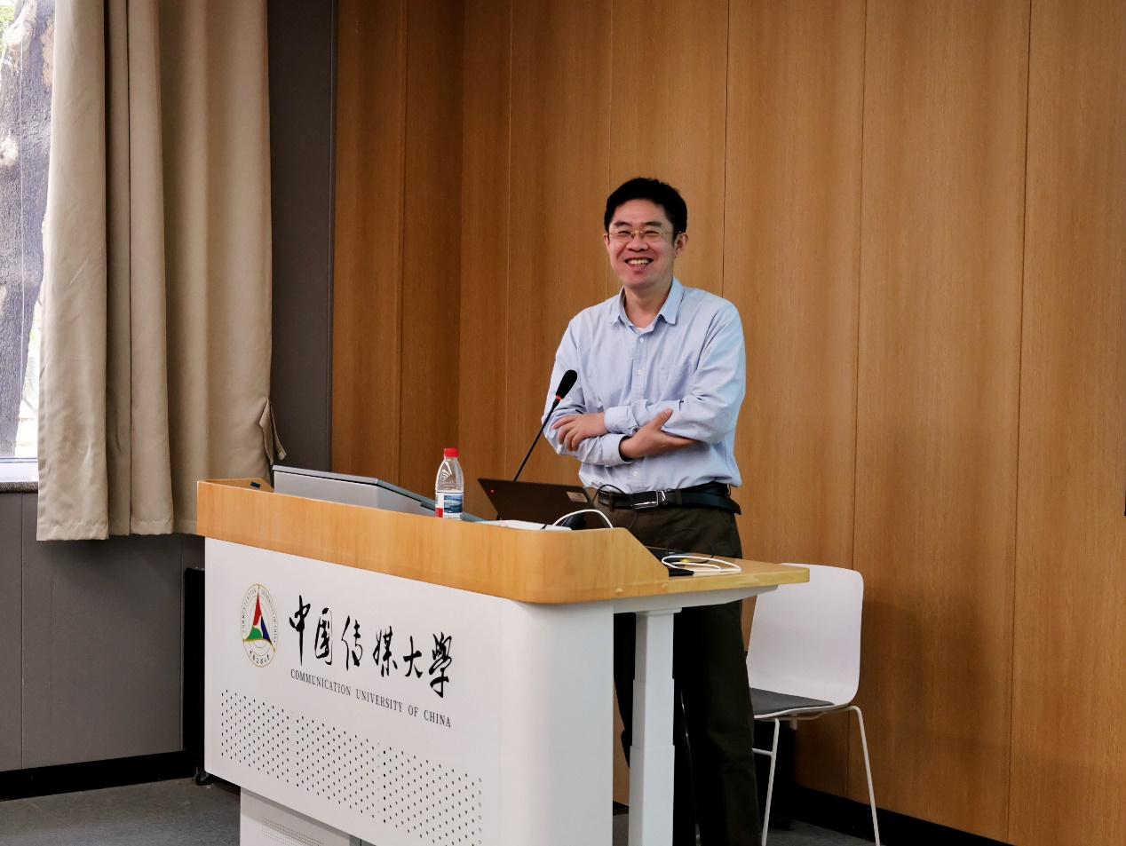 清华大学刘永进教授受邀来我校讲授前沿课